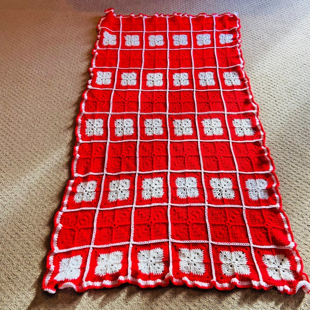 VTG Handmade Crochet‎ Afghan Blanket 73x41 Red White Square Throw Ruffle Edge - Picture 2 of 7